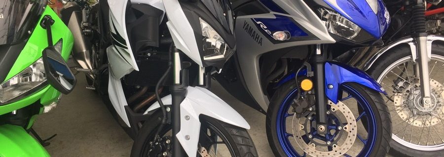 横に並べられたバイク