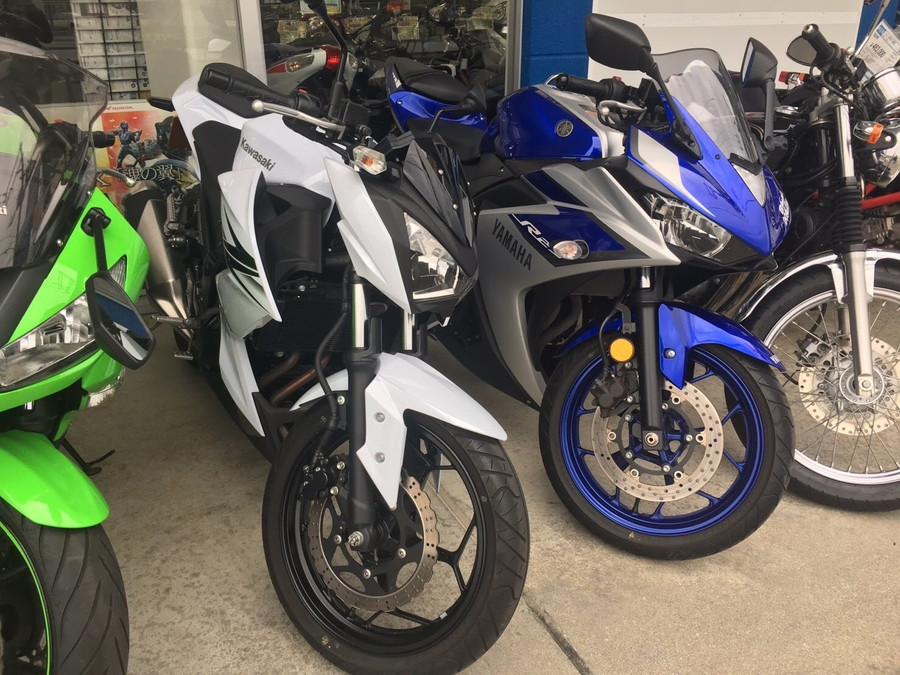 横に並べられたバイク